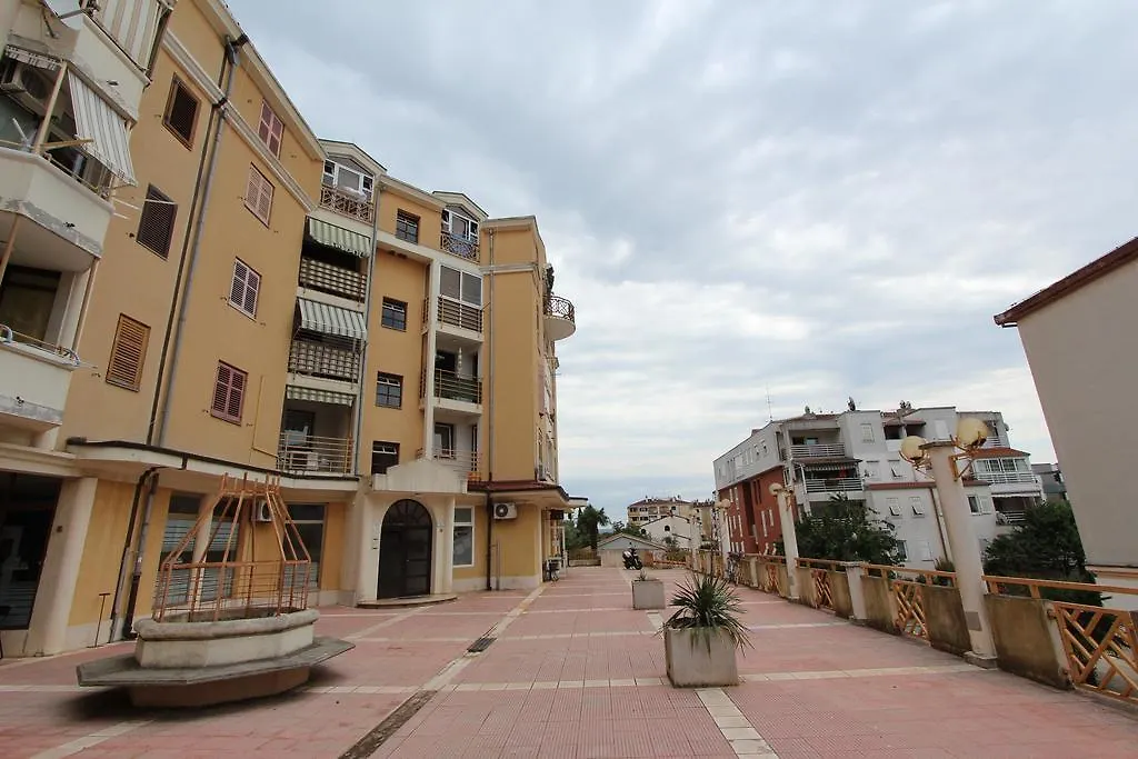 Проживание в семье Room Roma Ровинь